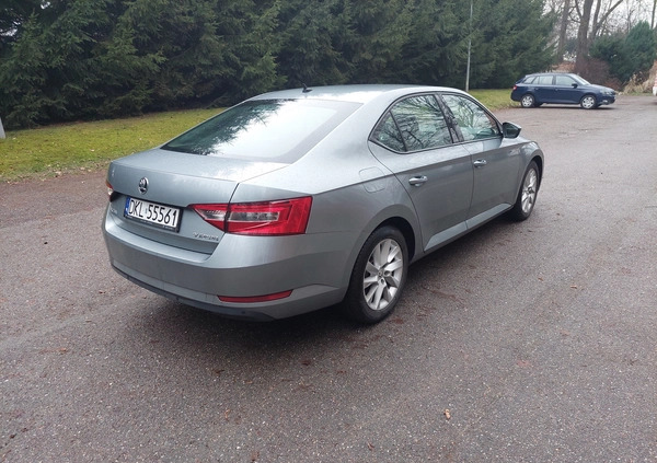 Skoda Superb cena 47900 przebieg: 295000, rok produkcji 2017 z Kłodzko małe 301